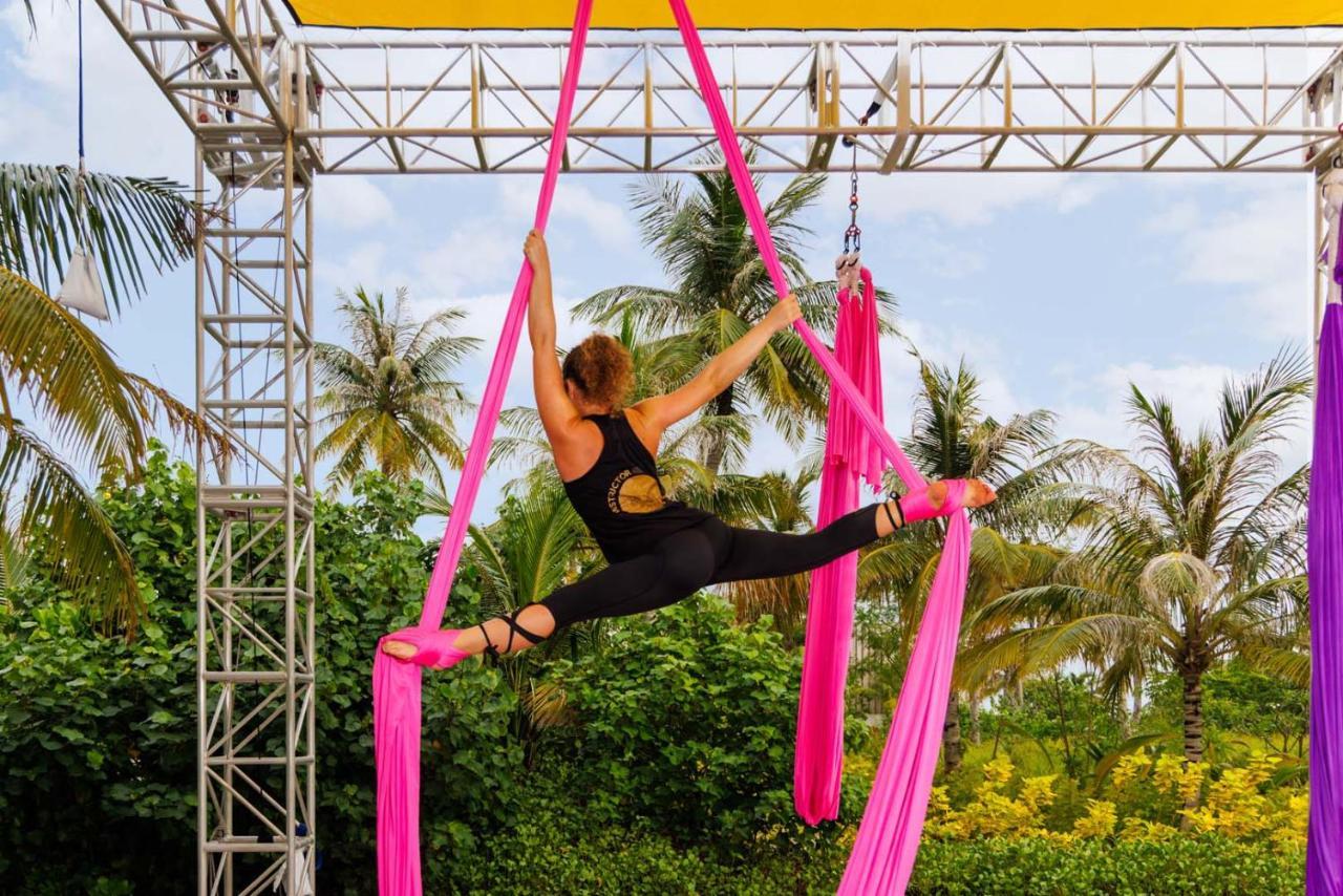 فندق هارد روك مالديفز Emboodhoo Lagoon المظهر الخارجي الصورة Aerial silks