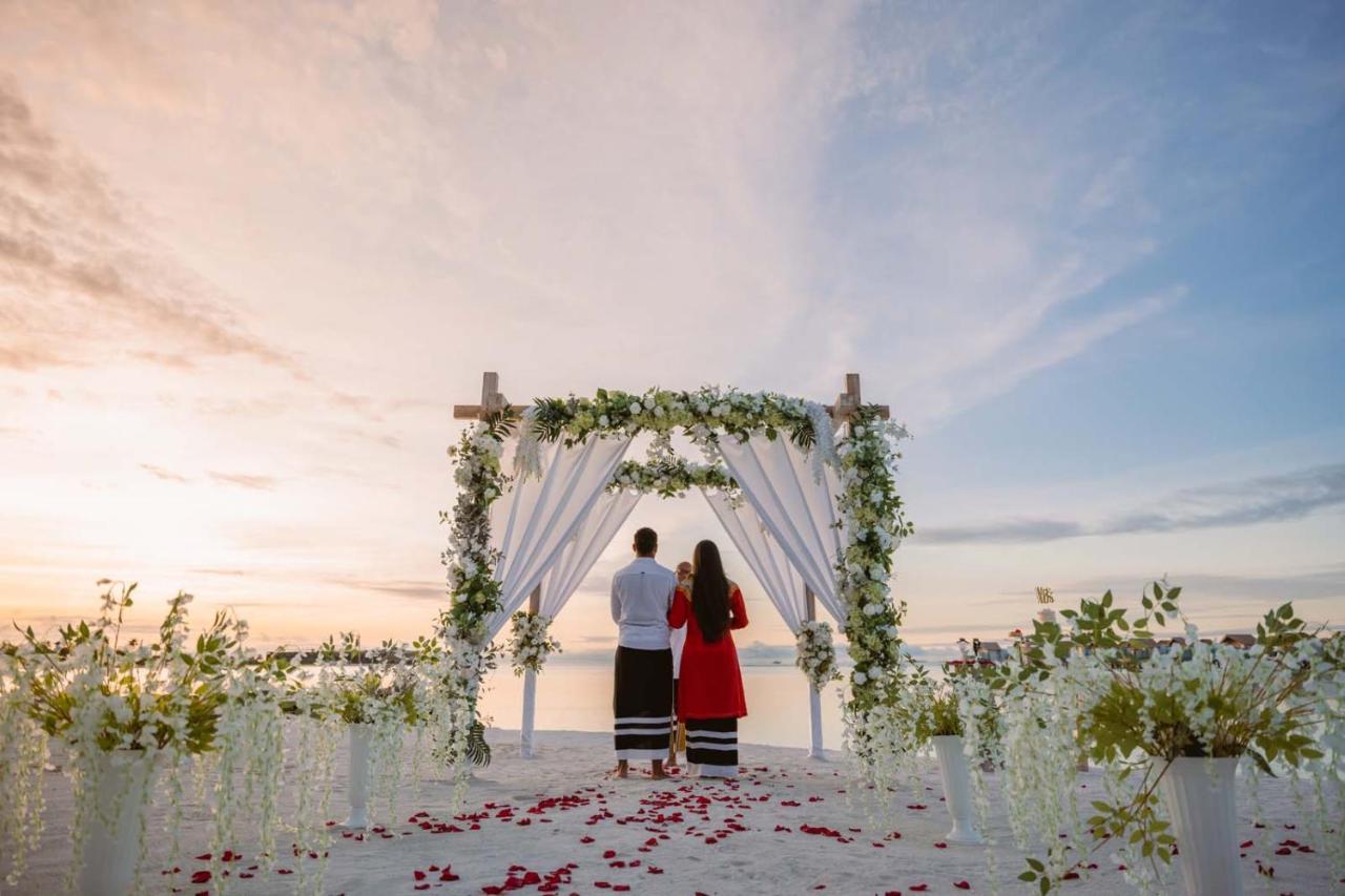 فندق هارد روك مالديفز Emboodhoo Lagoon المظهر الخارجي الصورة A wedding in Maldives